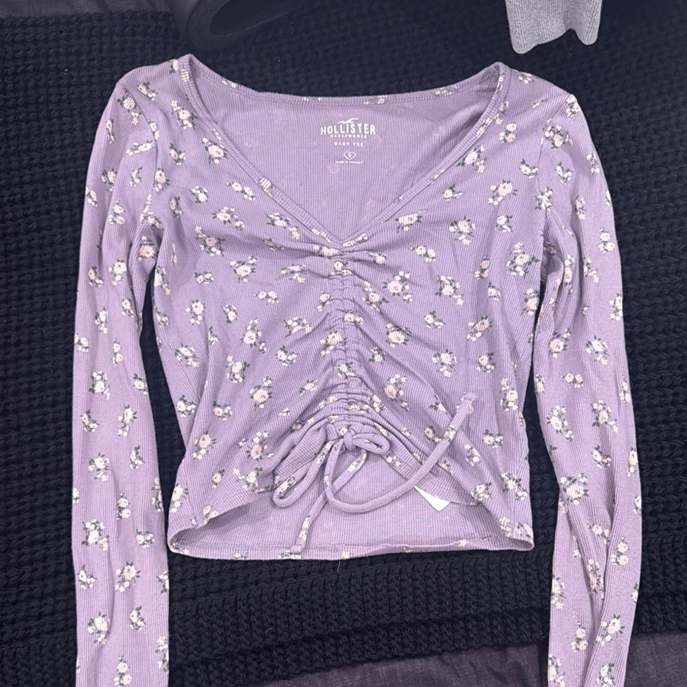 Hollister top